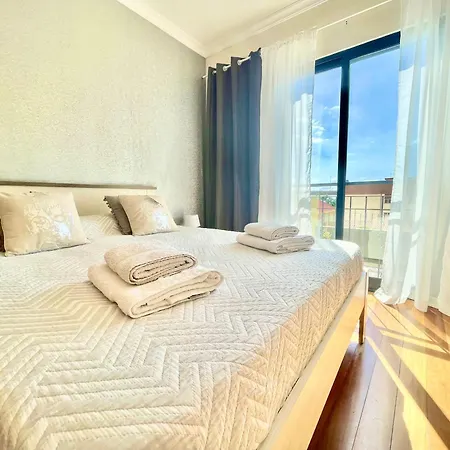 Plaza Charming Flat 아파트 *